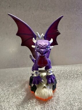 Skylanders Giants Series 2 Cynder Action Figure 85000888 UNDEAD Dragon Preowned